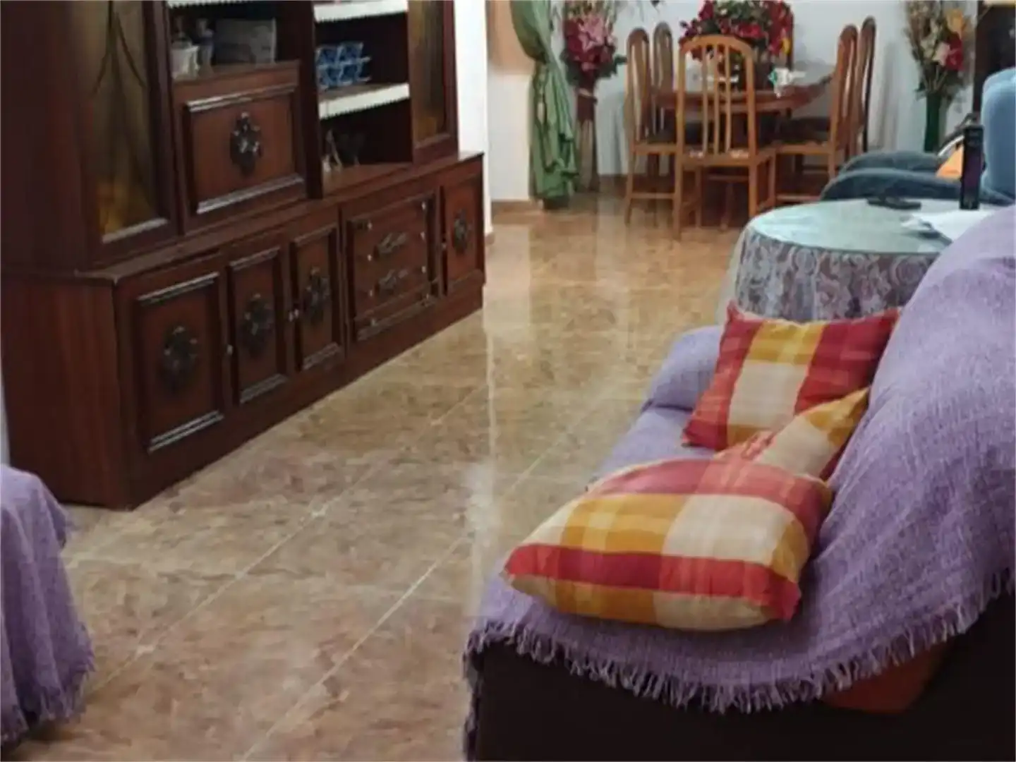 Sala d'estar de Casa adosada en venda en Alboloduy amb Moblat