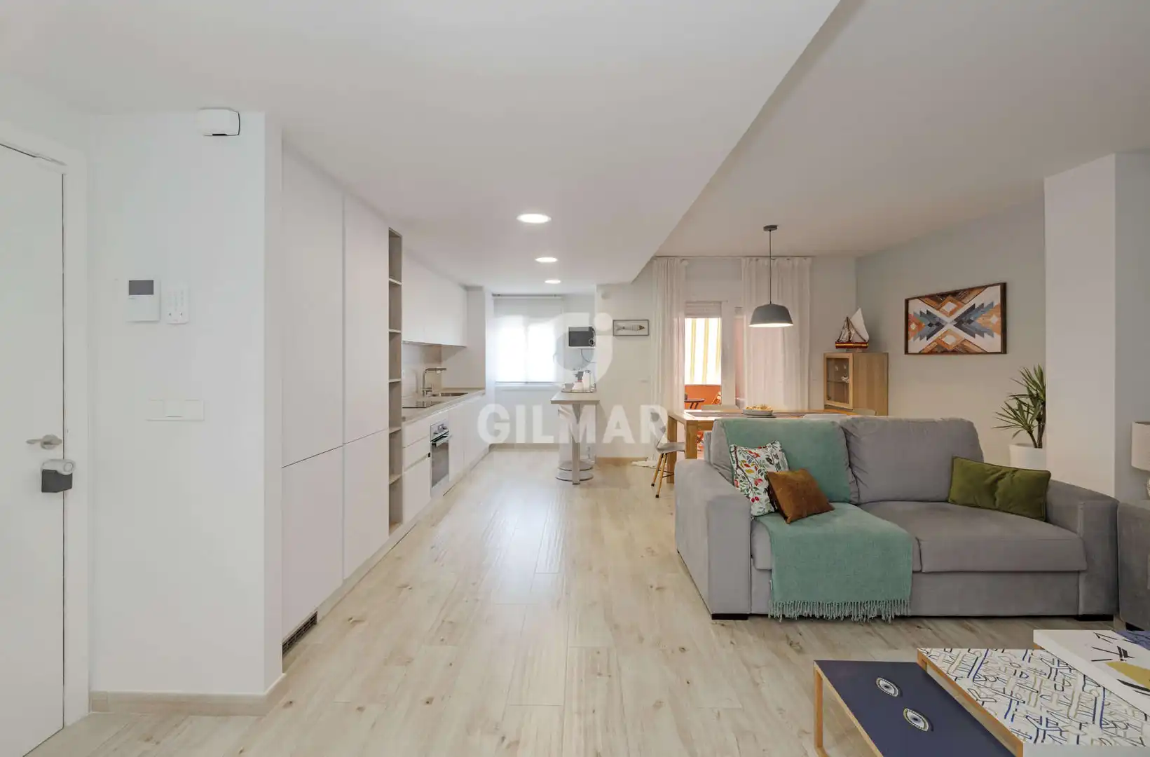 Sala d'estar de Apartament en venda en Estepona amb Calefacció, Jardí privat i Piscina