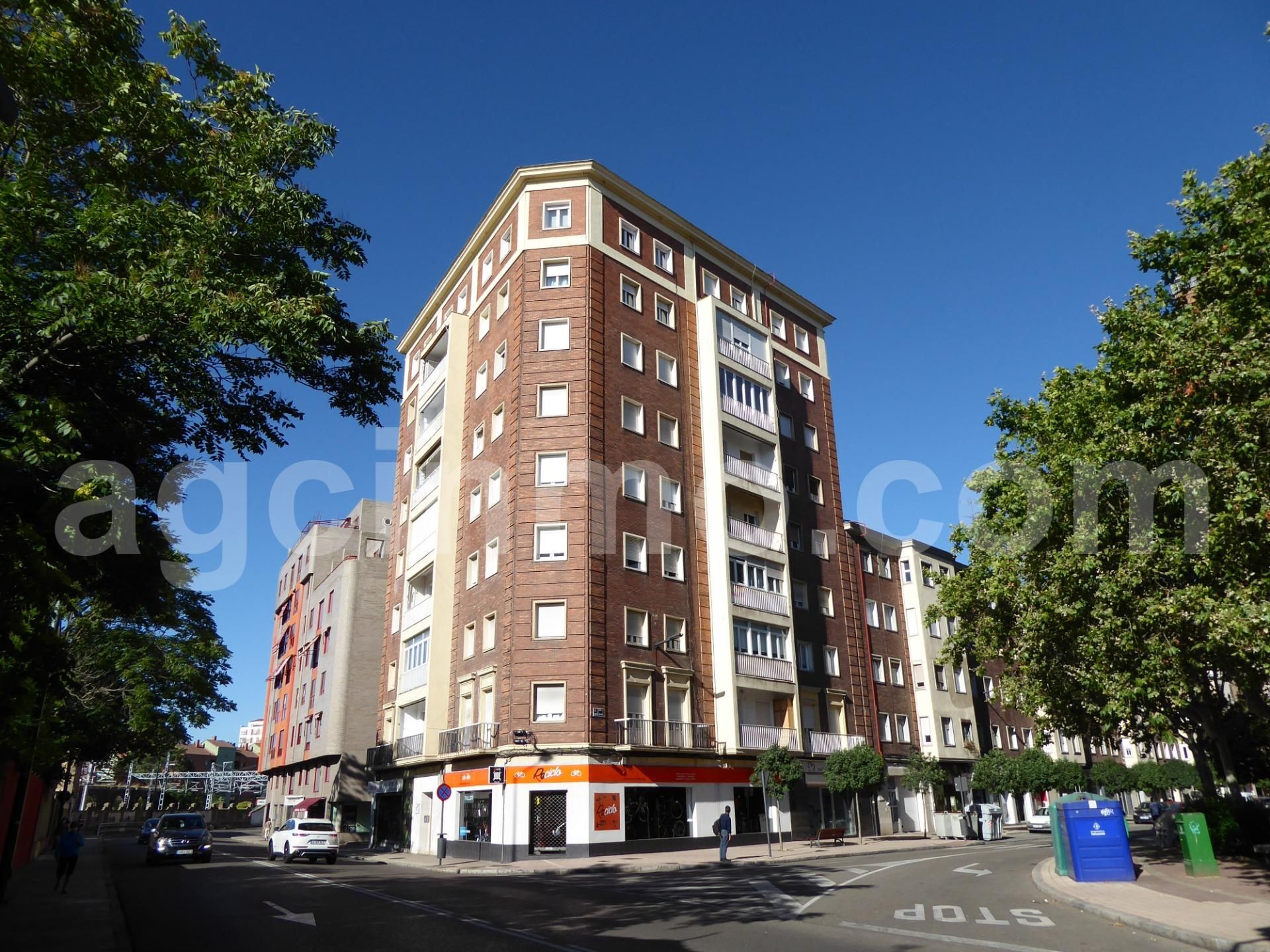 Exterior view of Flat for sale in Valladolid Capital  with Heating, Parquet flooring and Terrace