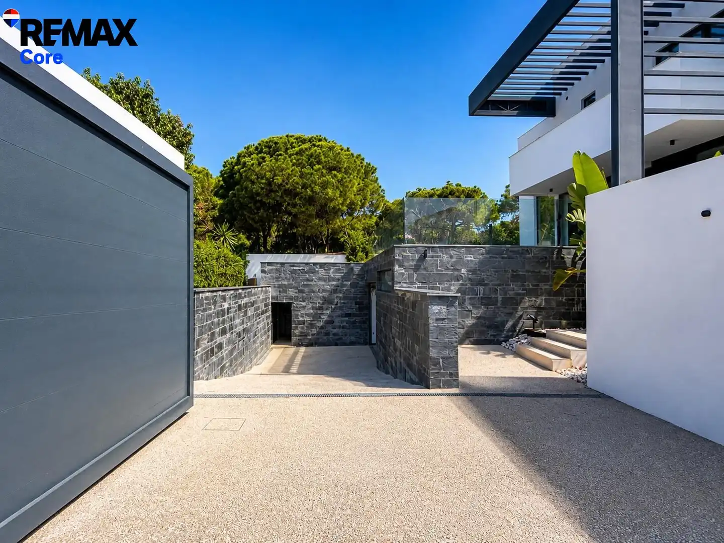Terrassa de Casa o xalet en venda en Marbella amb Aire condicionat, Calefacció i Jardí privat