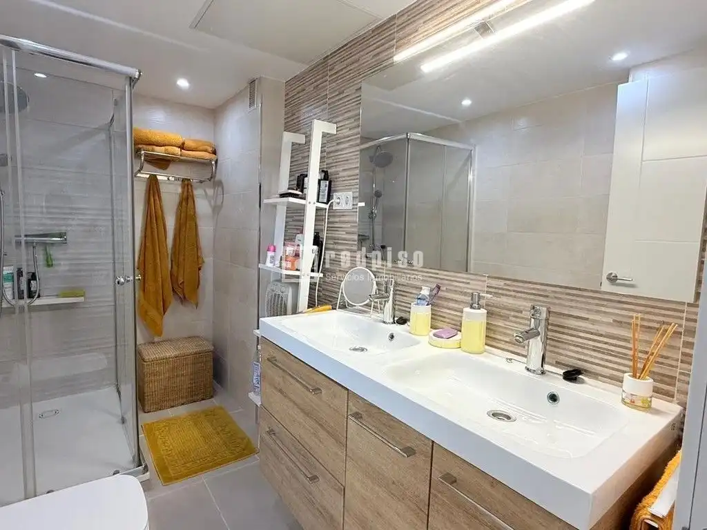 Badezimmer von Wohnung zur Miete in Málaga mit Parkett, Terrasse und Möbliert