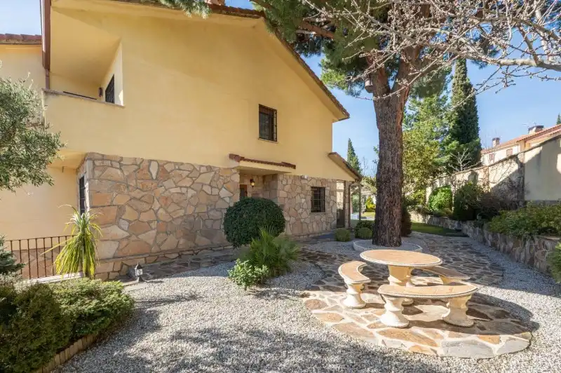 Jardí de Casa o xalet en venda en Valdemanco amb Calefacció, Terrassa i Traster