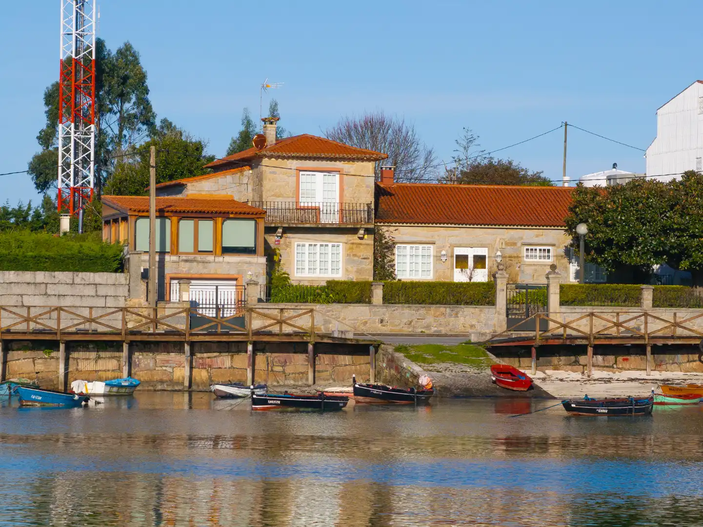 Vista exterior de Casa o chalet en venta en O Grove   con Calefacción, Jardín privado y Terraza