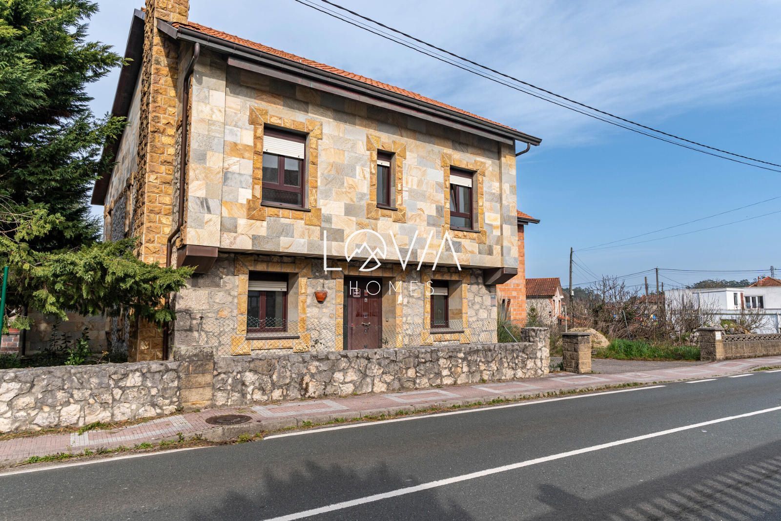 Vista exterior de Casa o xalet en venda en Camargo