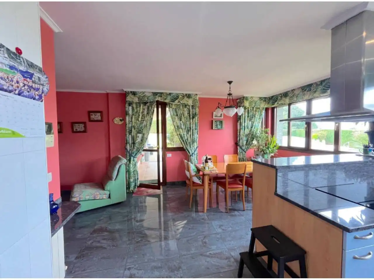 Dining room of Houses for sale in Berango, Bizkaia
