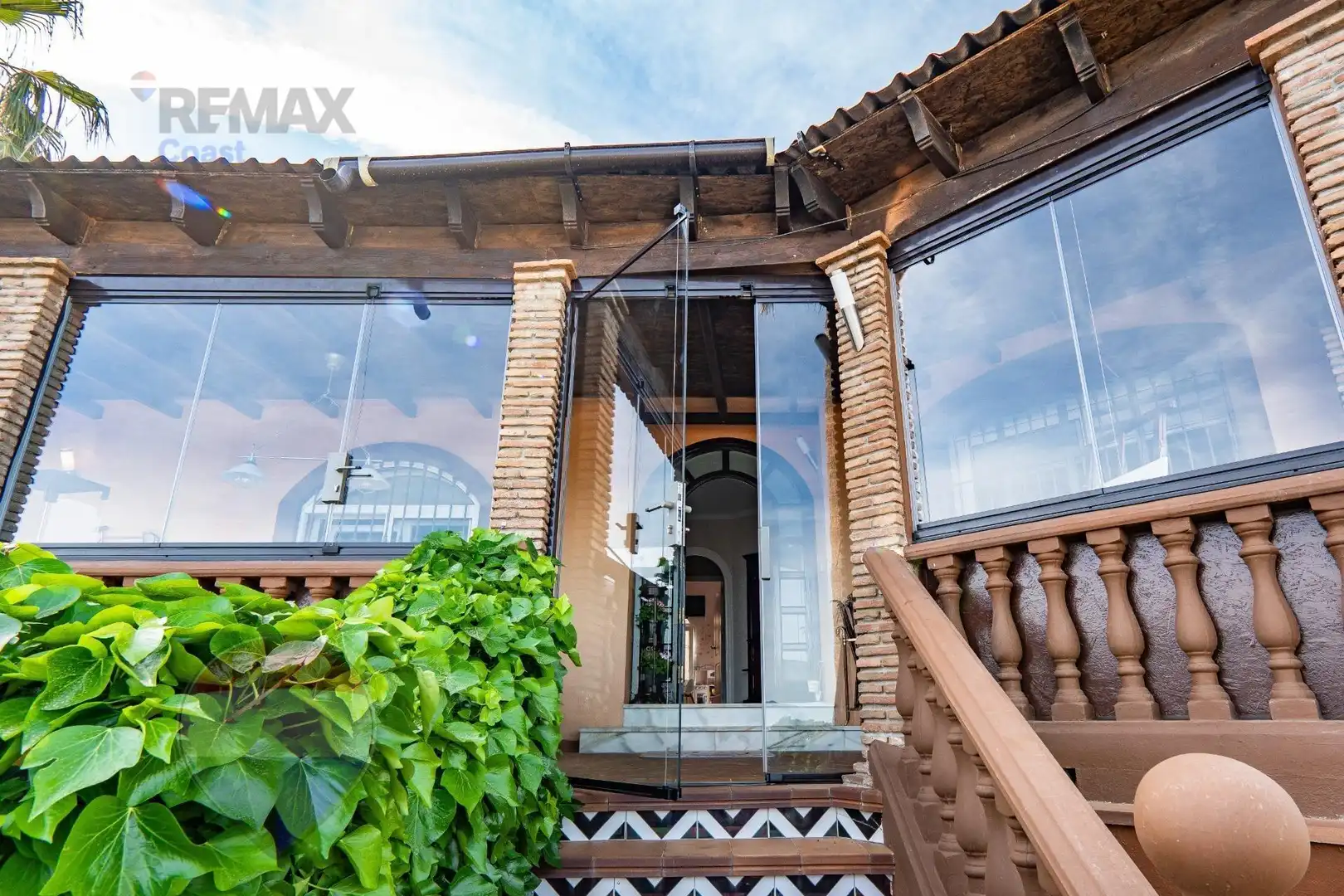 Vista exterior de Casa o xalet en venda en Alhaurín de la Torre amb Aire condicionat, Calefacció i Jardí privat