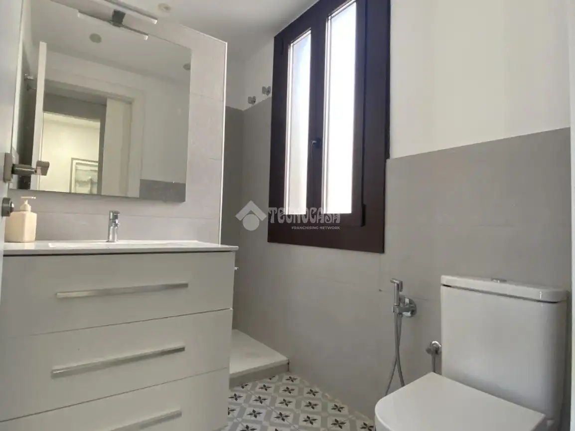 Bathroom of Flat for rent in Barcelona  with Air Conditioner and Terrace