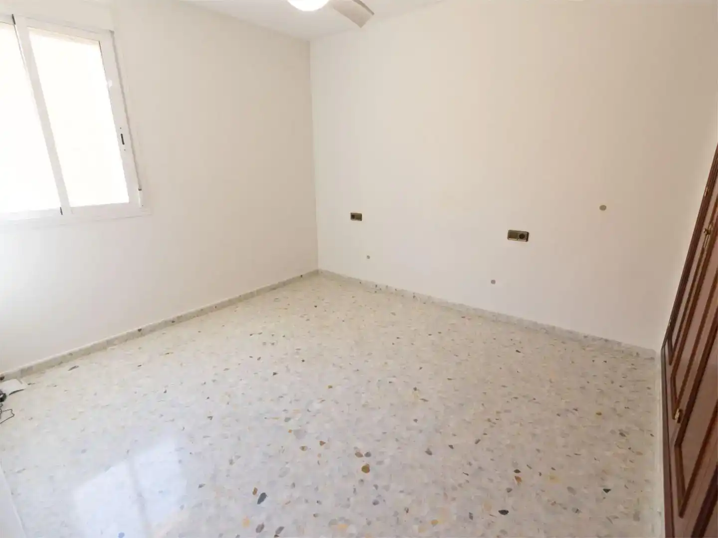 Detached homes for rent in Rota  with Air Conditioner, Private garden and Storage room