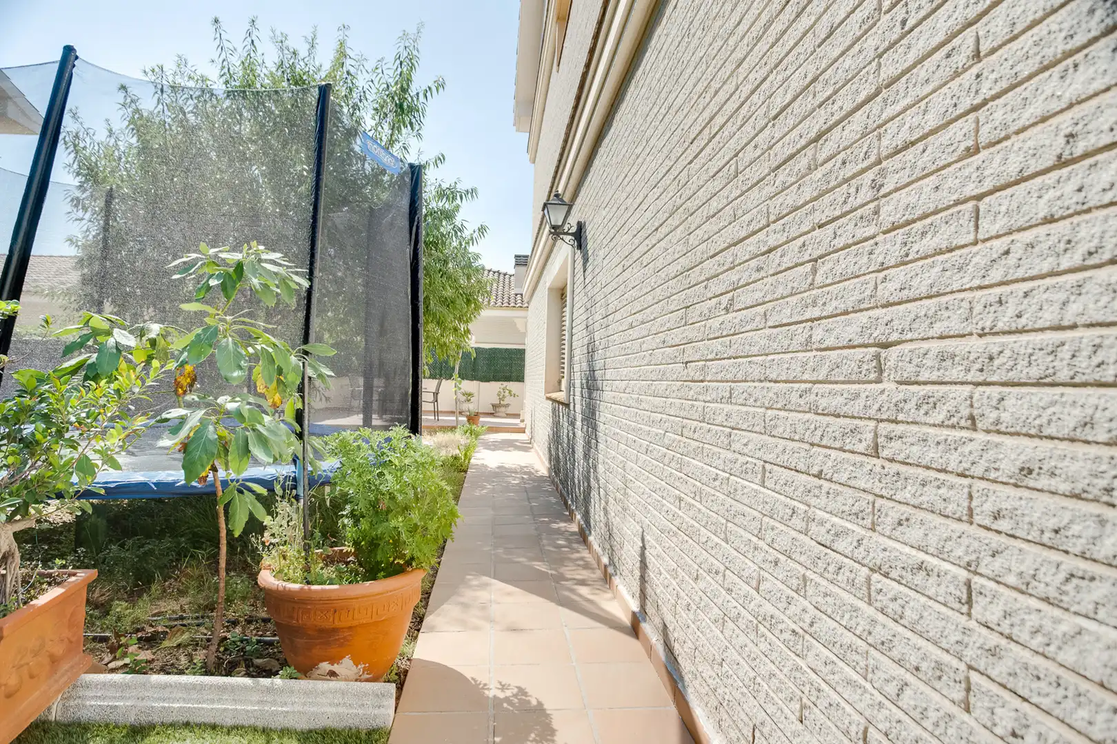 Terrasse von Einfamilien-Reihenhaus zum Verkauf in Premià de Dalt mit Klimaanlage, Heizung und Privatgarten