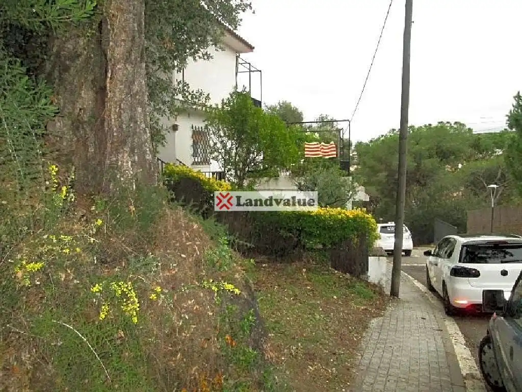 Terrenos y solares en venta en Baixada De La Glorieta 8