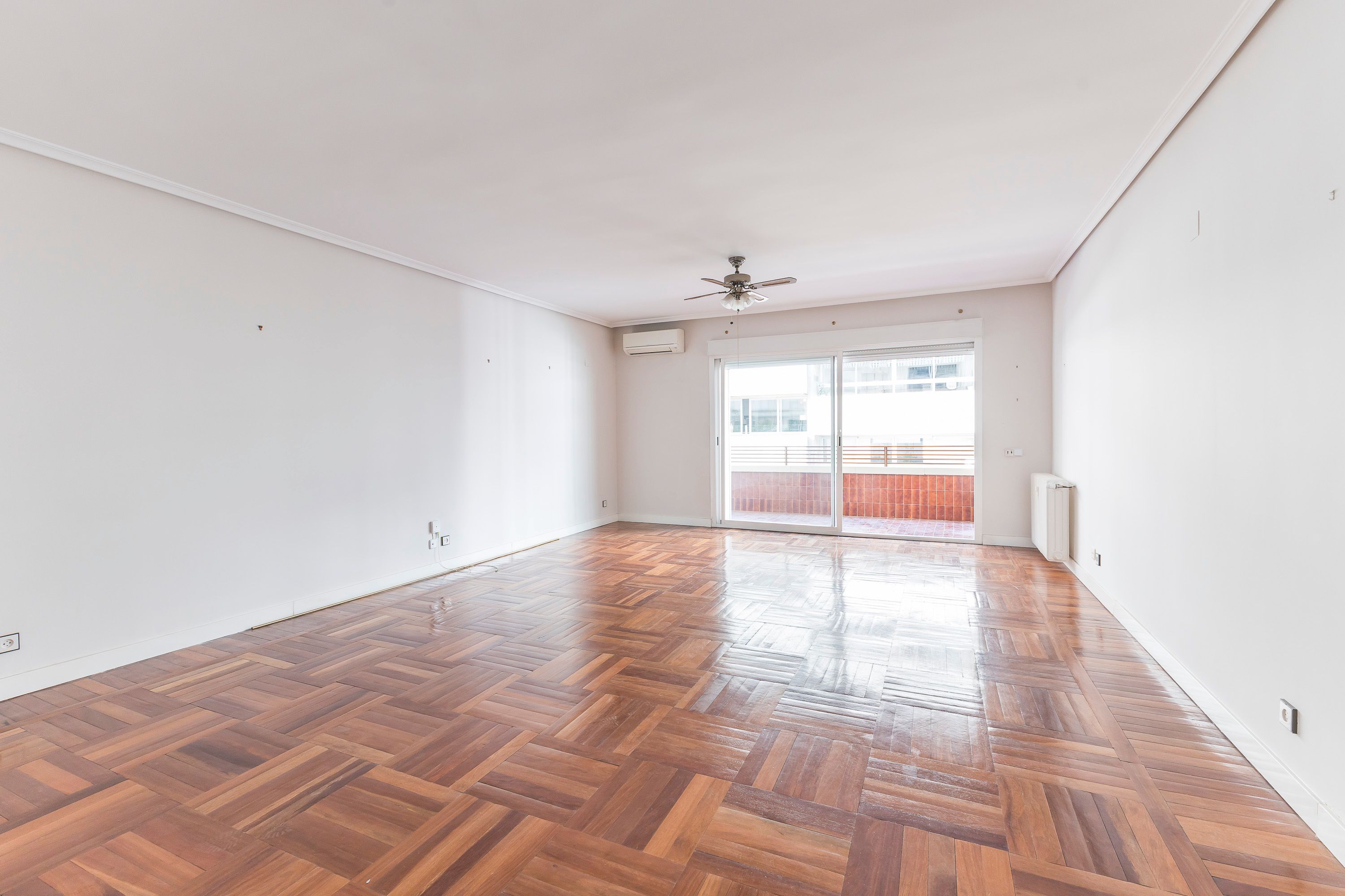 Living room of Apartment for sale in  Madrid Capital  with Air Conditioner, Heating and Terrace