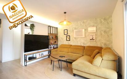 Living room of Flat for sale in Basauri   with Heating, Terrace and Furnished