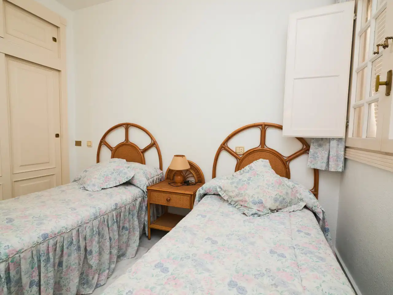 Habitación de Apartamento en venta en Torrevieja con Aire acondicionado, Calefacción y Terraza