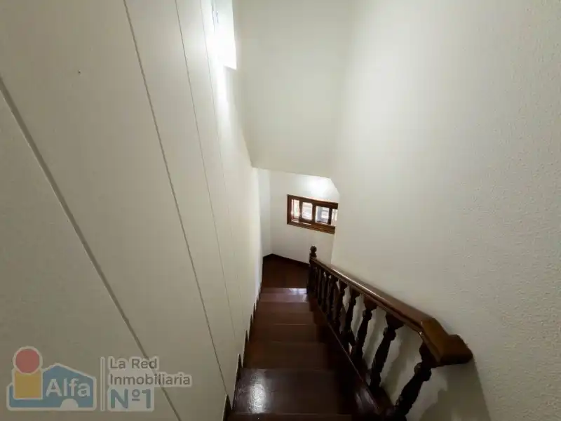 Casa adosada en venta en Vigo  con Calefacción, Jardín privado y Amueblado