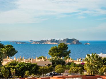 Casa bifamiliare con piscina in vendita a Cala Vedella-Cala Tarida