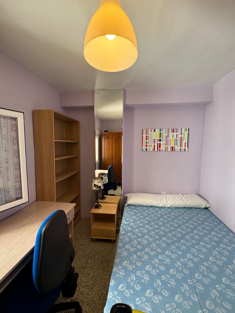 Bedroom of Flat to share in Málaga Capital  with Air Conditioner, Furnished and Balcony