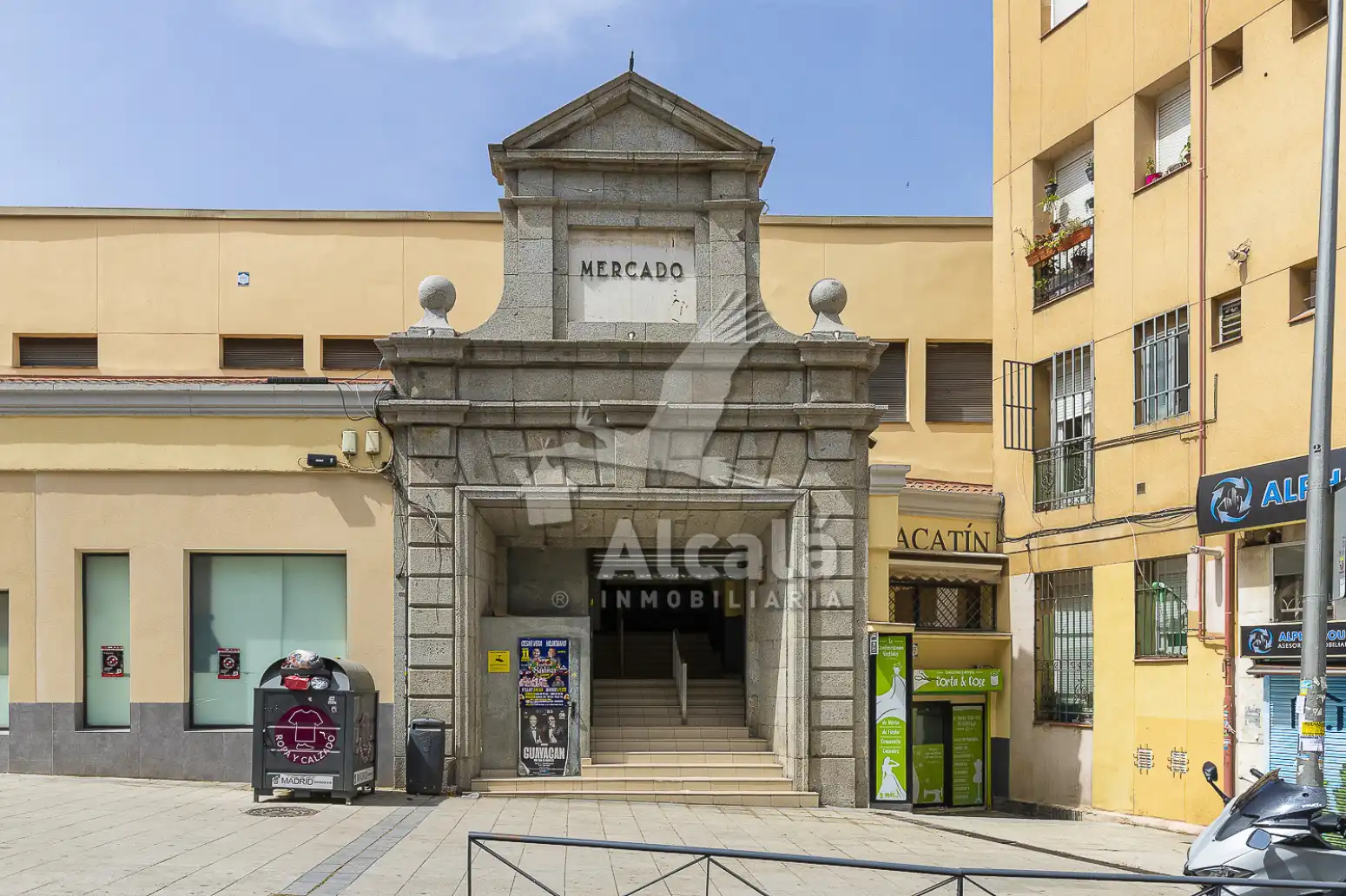 Vista exterior de Pis en venda en Madrid amb Calefacció