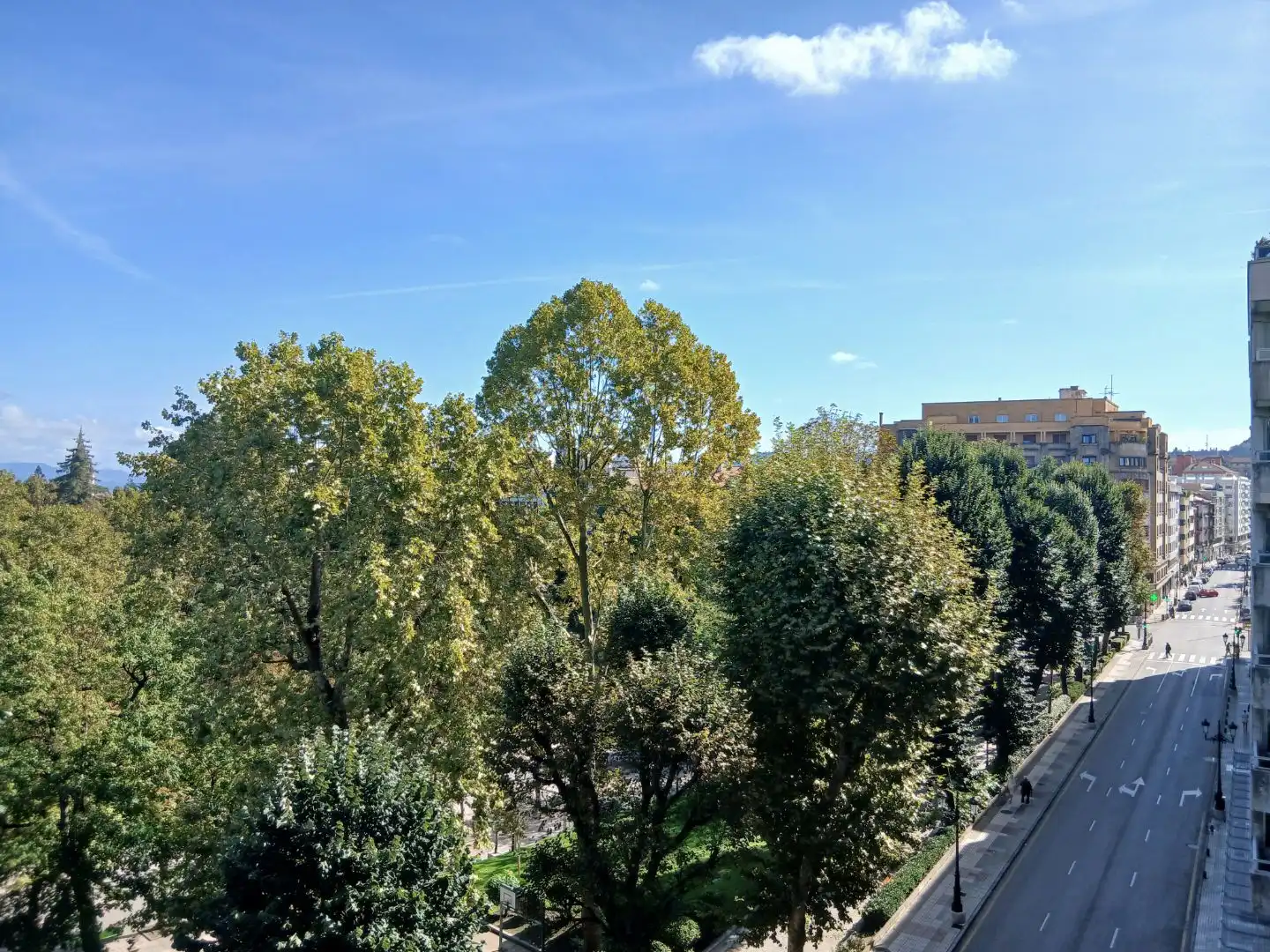 Vista exterior de Piso en venta en Oviedo  con Balcón