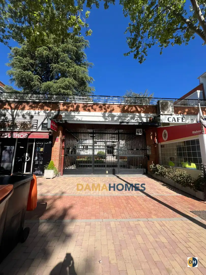 Außenansicht von Wohnung zum Verkauf in Madrid mit Heizung, Parkett und Terrasse