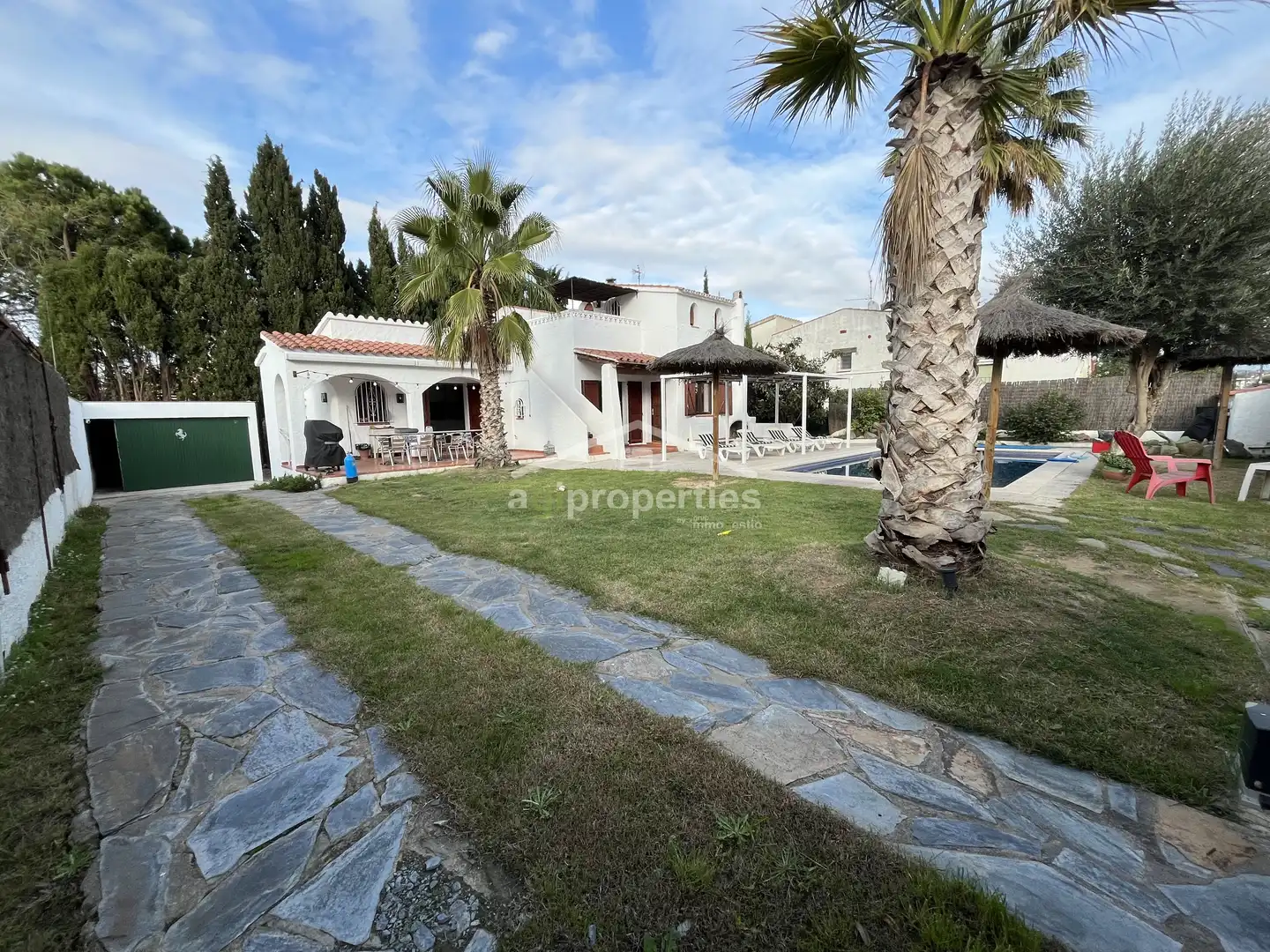 Vista exterior de Casa o xalet en venda en Castelló d'Empúries amb Aire condicionat, Parquet i Piscina