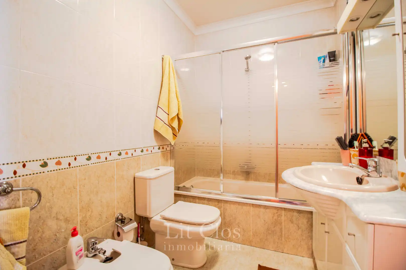 Badezimmer von Maisonette zum Verkauf in O Barco de Valdeorras   mit Heizung, Parkett und Terrasse
