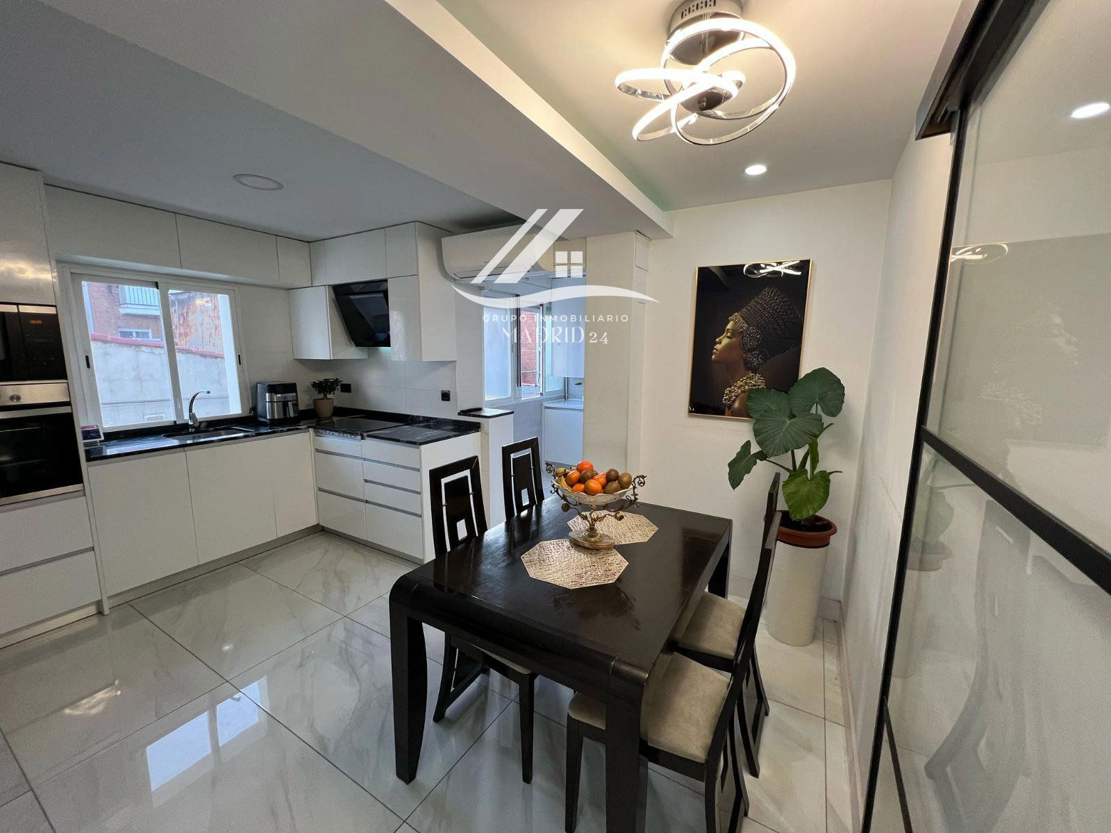 Cuina de Pis en venda en  Madrid Capital amb Aire condicionat, Terrassa i Moblat