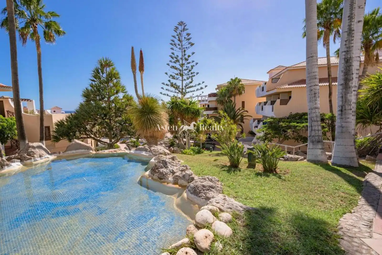 Vista exterior de Ático en venta en San Miguel de Abona con Aire acondicionado, Terraza y Piscina