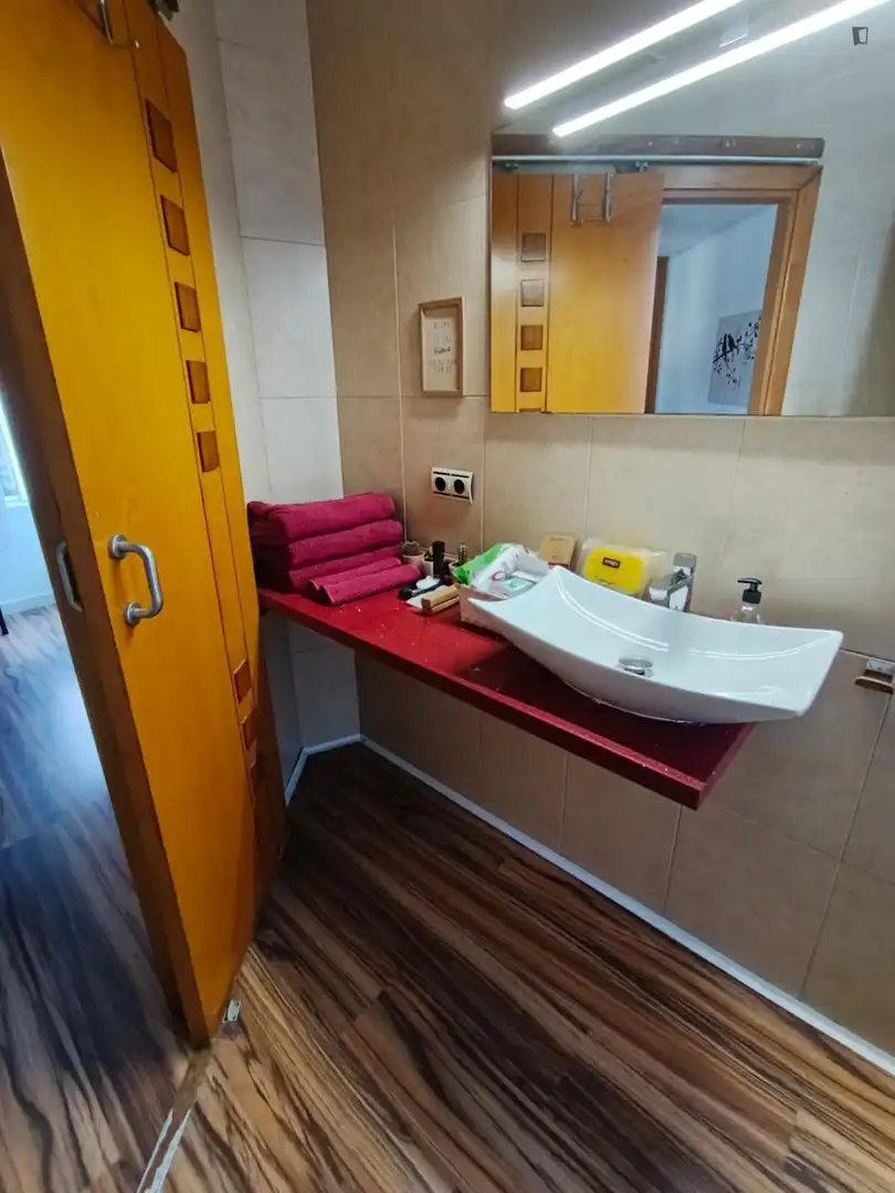 Baño de Apartamento de alquiler en Valencia con Aire acondicionado, Calefacción y Amueblado
