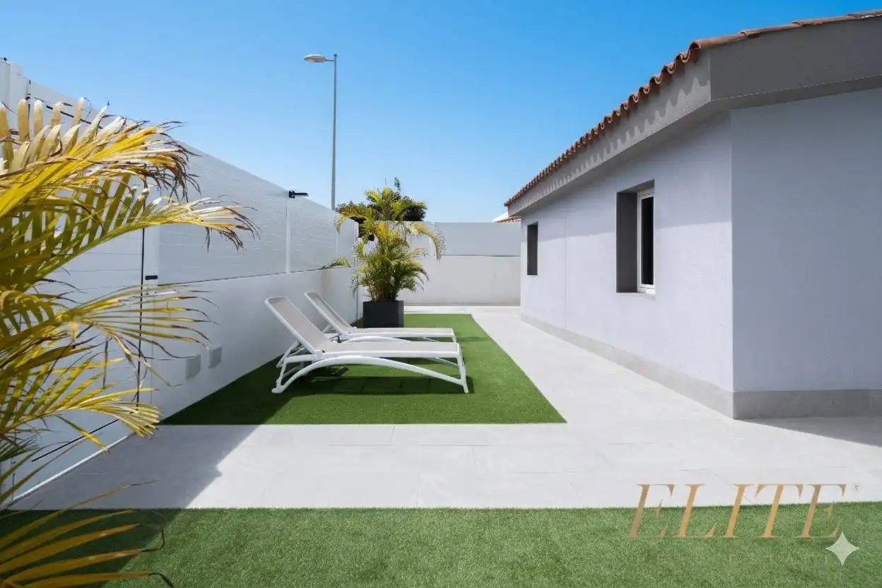 Terrace of Detached homes for sale in San Bartolomé de Tirajana  with Air Conditioner, Private garden and Parquet flooring