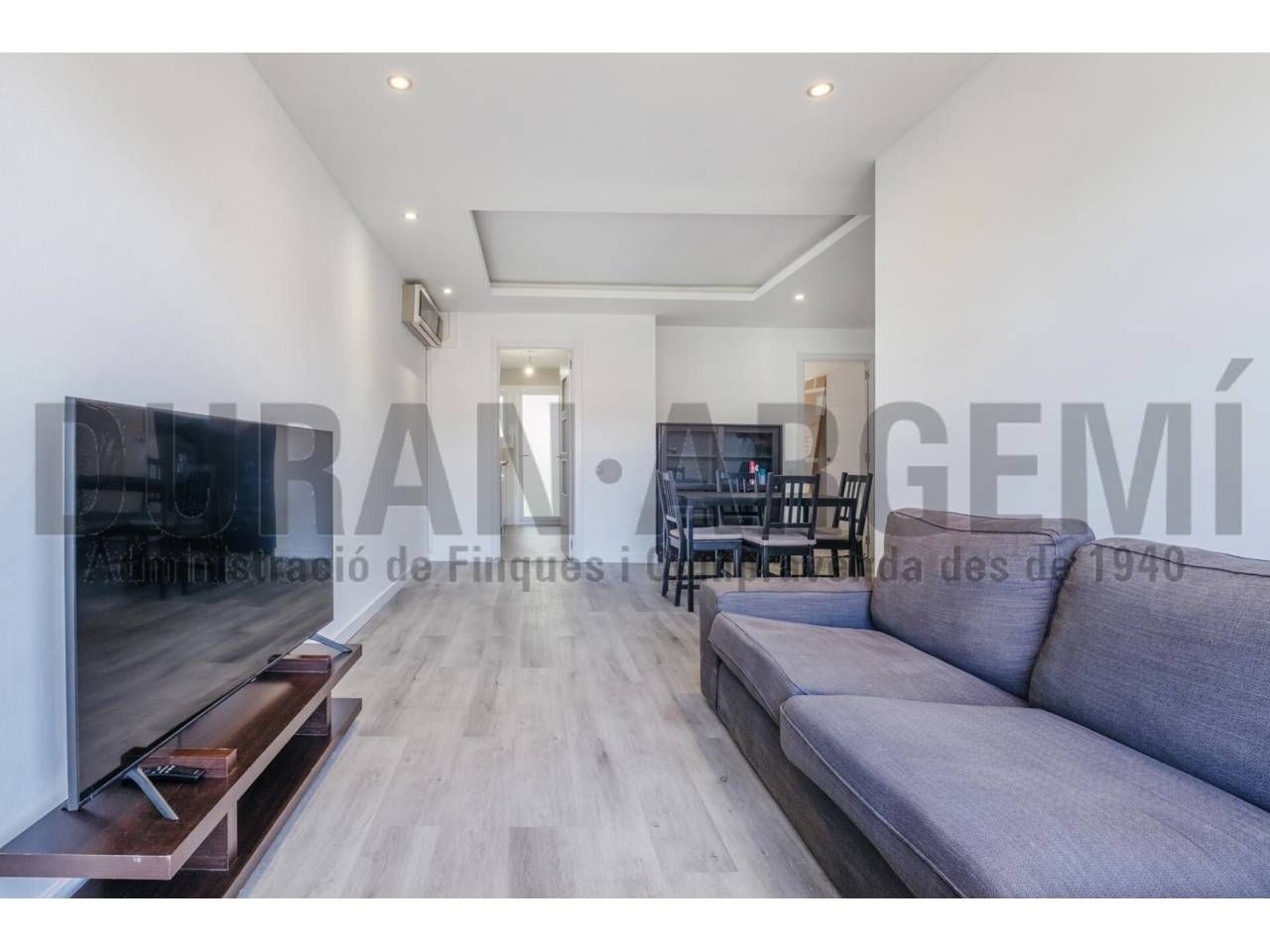 Sala d'estar de Àtic en venda en Terrassa amb Aire condicionat i Parquet