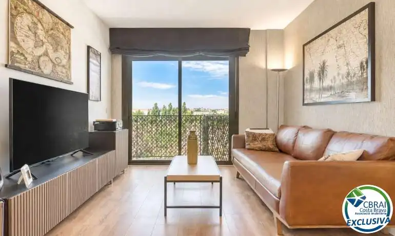 Sala d'estar de Àtic en venda en Figueres amb Terrassa i Balcó