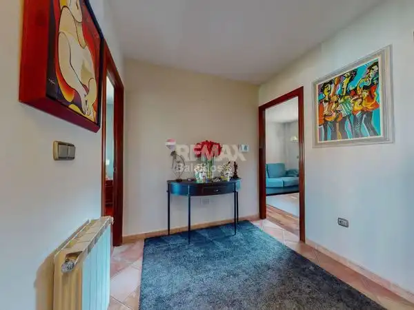 Casa adosada en venta en Vigo  con Calefacción, Jardín privado y Terraza