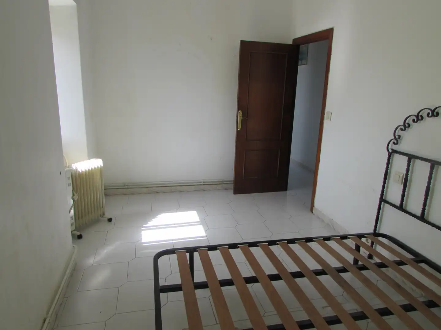 Dormitori de Casa o xalet en venda en Ferrol amb Calefacció i Jardí privat