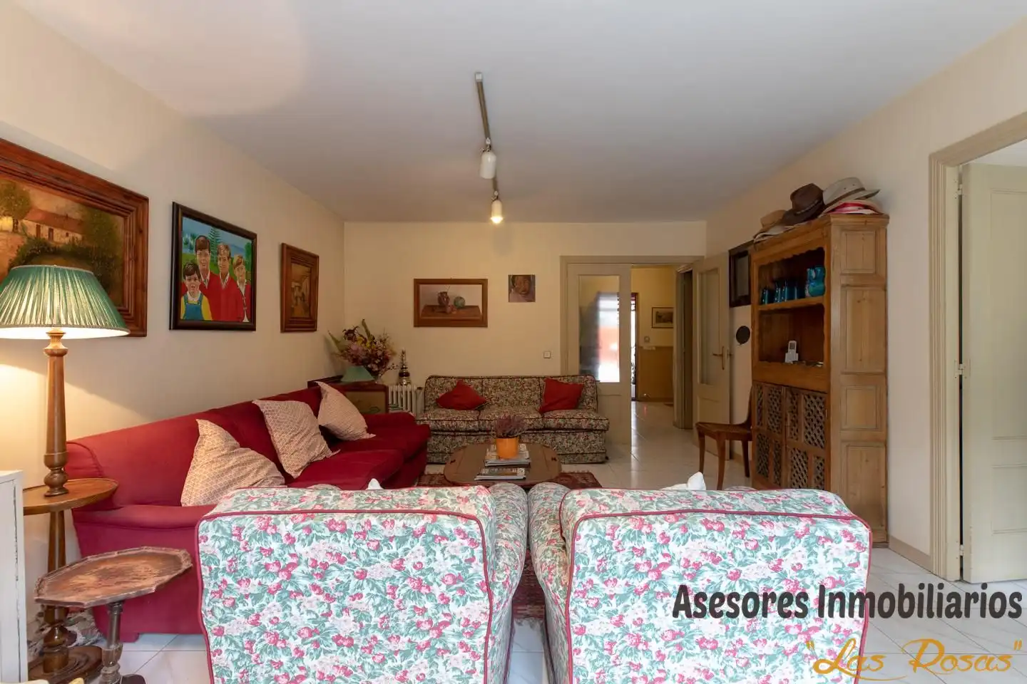 Wohnzimmer von Einfamilien-Reihenhaus zum Verkauf in Madrid mit Klimaanlage, Heizung und Privatgarten