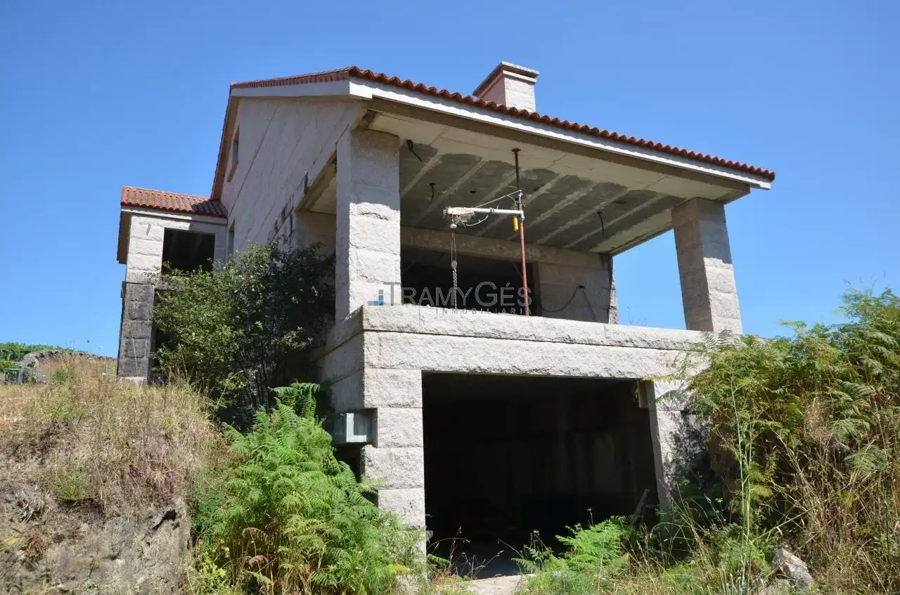 Vista exterior de Casa o xalet en venda en Redondela amb Jardí privat, Terrassa i Traster