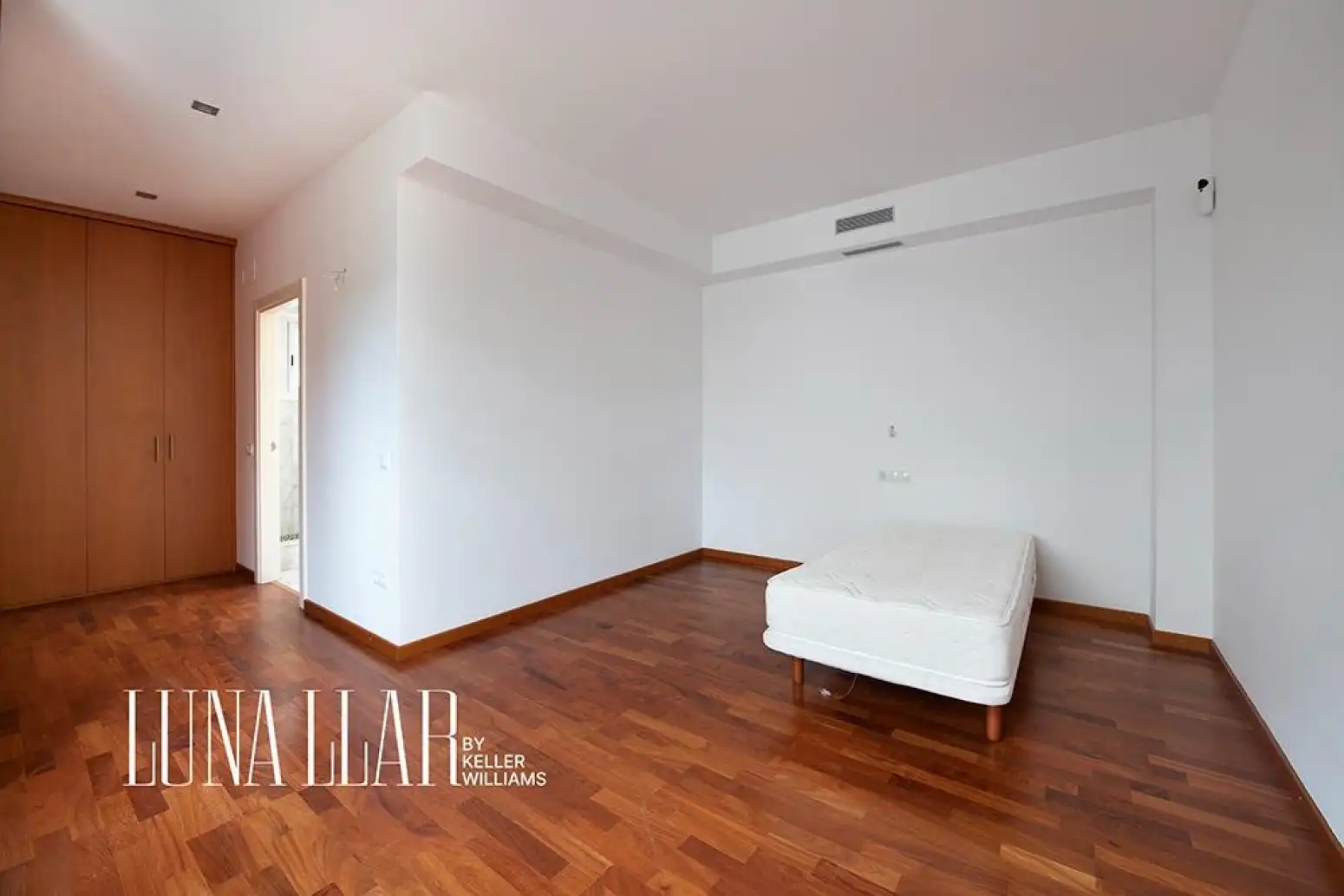 Bedroom of Houses for sale in Castelldefels  with Air Conditioner, Heating and Parquet flooring