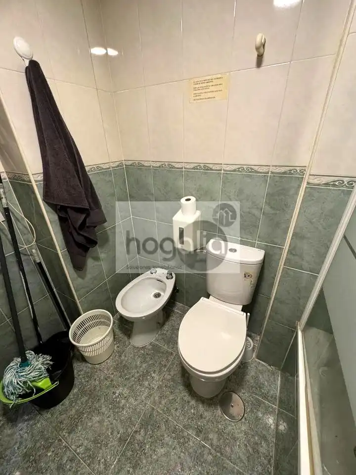 Badezimmer von Wohnung zur Miete in Sevilla mit Klimaanlage und Möbliert