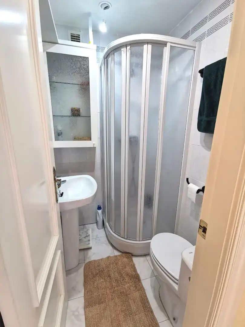Baño de Piso en venta en Castro-Urdiales con Calefacción, Terraza y Amueblado