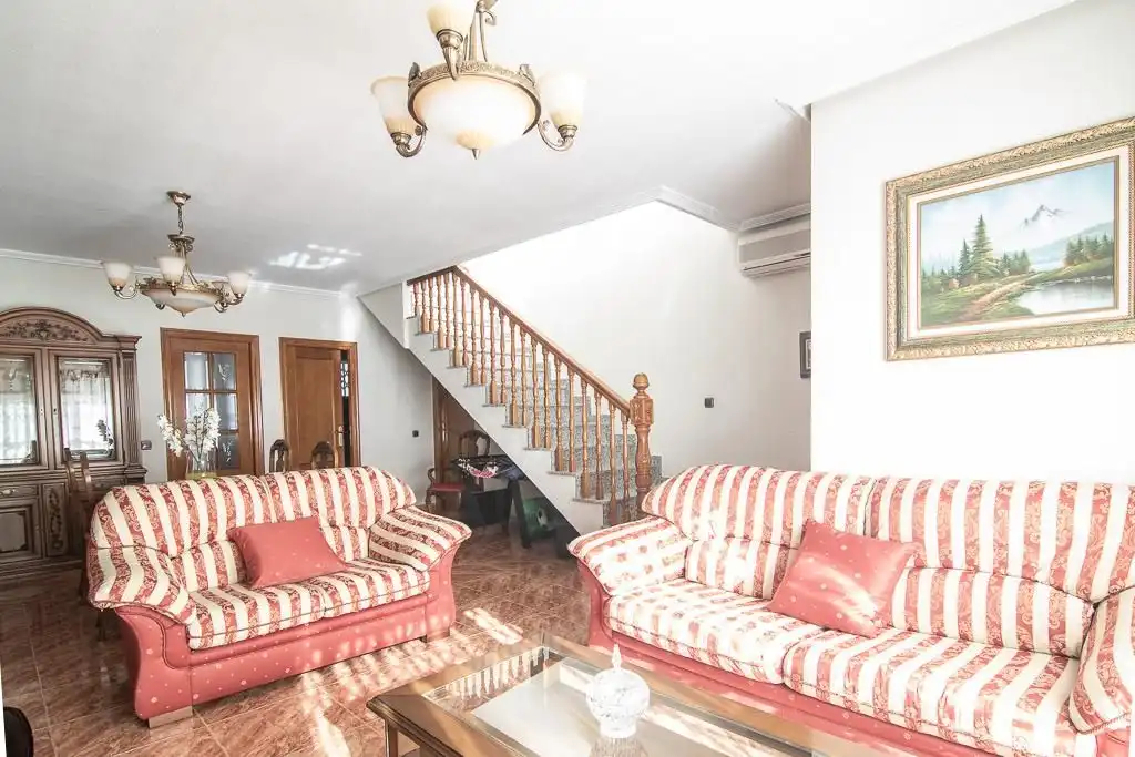 Sala d'estar de Casa adosada en venda en Orihuela amb Aire condicionat, Calefacció i Terrassa