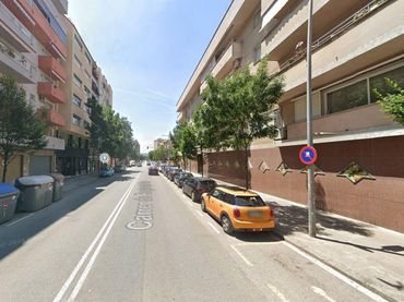 Pis amb balcó en venda a ROGER DE FLOR 82