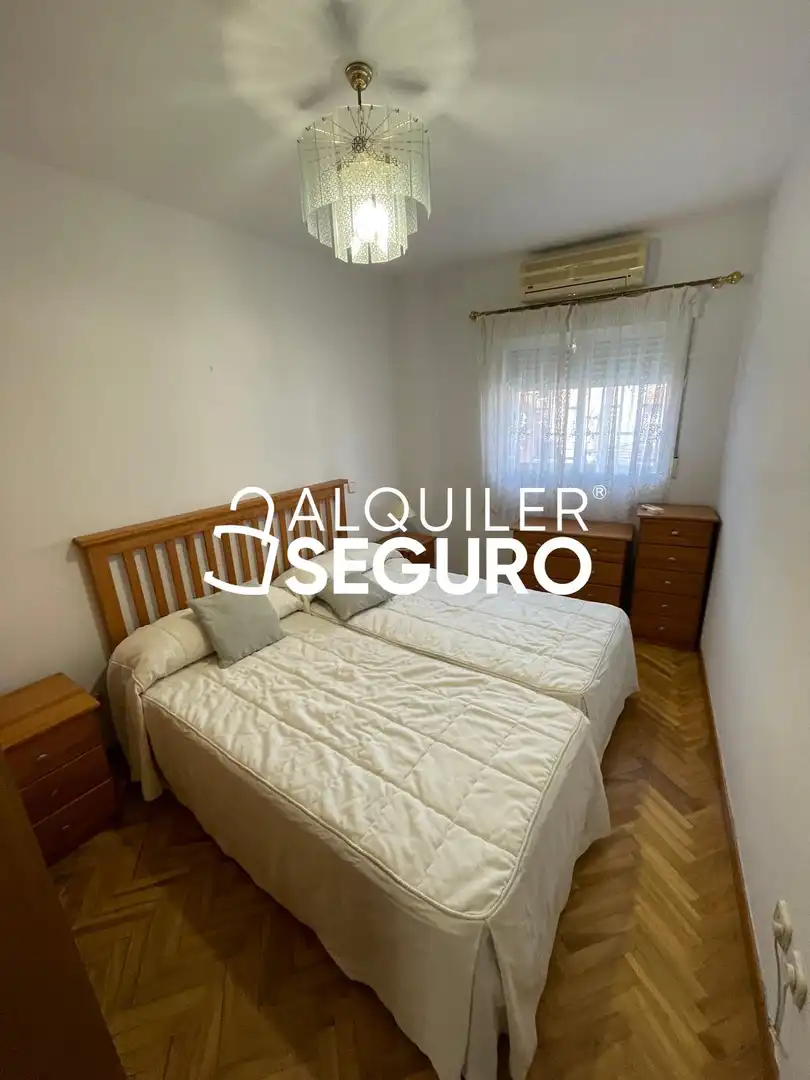 Bedroom of Flat for rent in Madrid  with Air Conditioner, Heating and Terrace