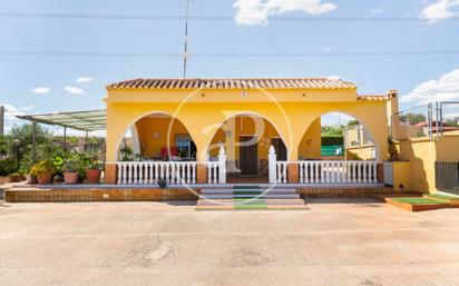 Vista exterior de Casa o xalet en venda en Sagunto / Sagunt amb Aire condicionat, Calefacció i Jardí privat