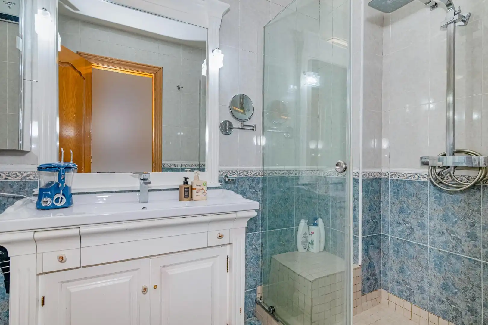 Badezimmer von Einfamilien-Reihenhaus zum Verkauf in Vegas del Genil mit Klimaanlage, Terrasse und Schwimmbad
