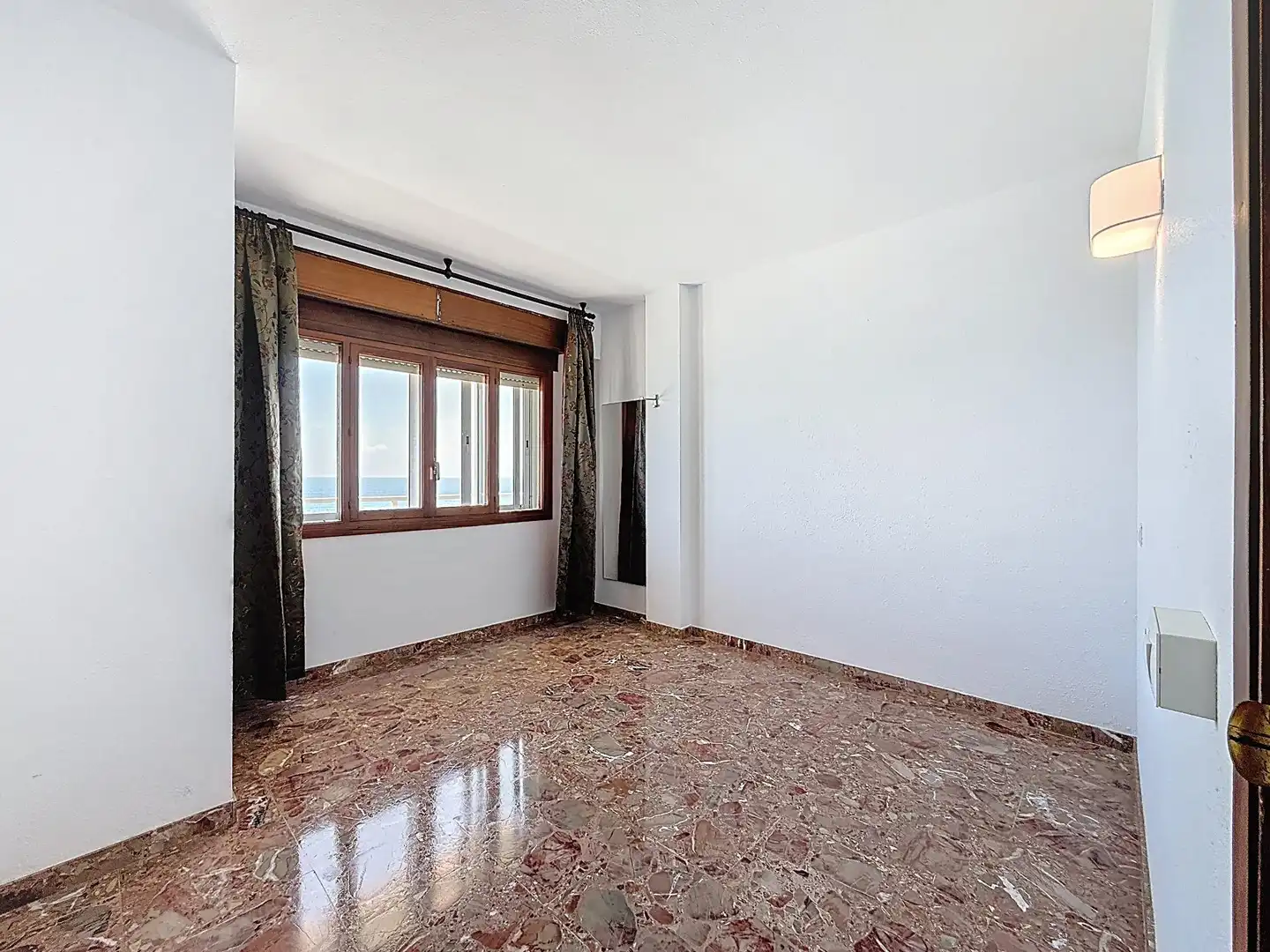 Habitación de Ático de alquiler en Fuengirola con Terraza y Amueblado