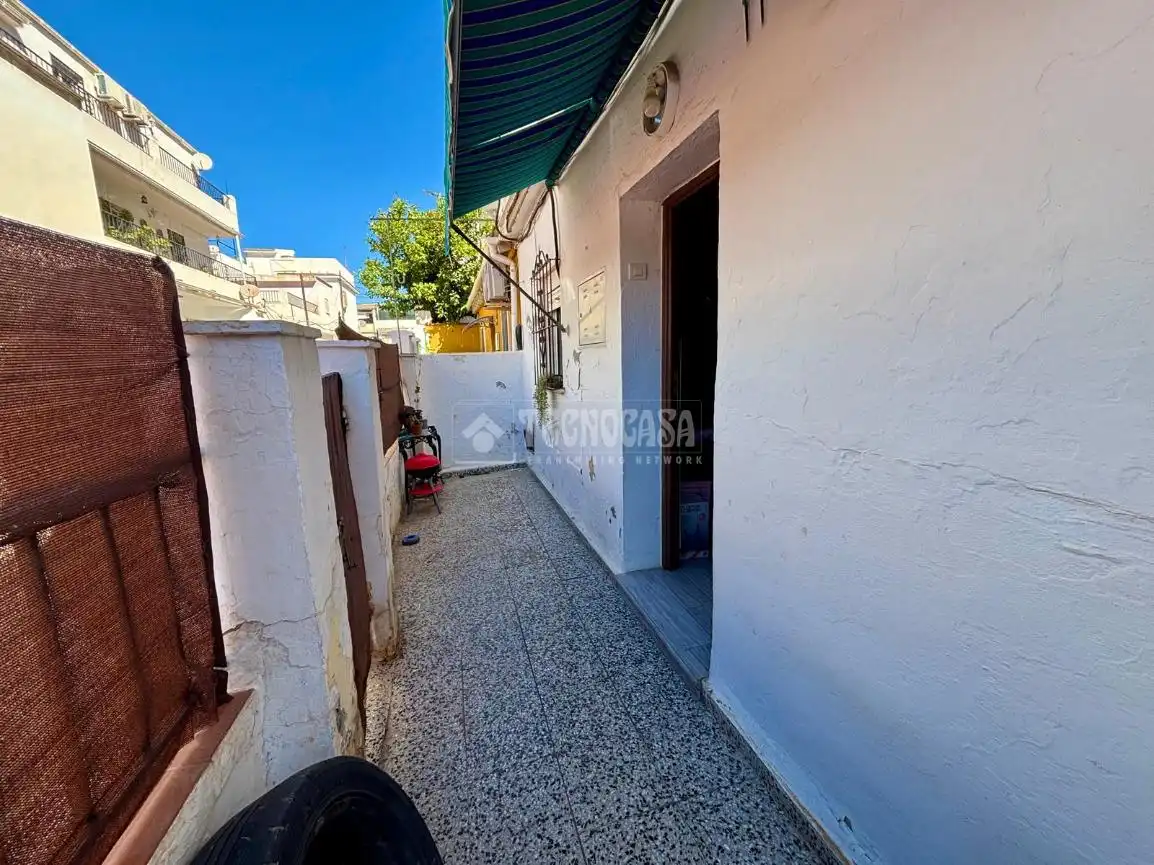Vista exterior de Casa adosada en venda en Málaga amb Terrassa i Traster