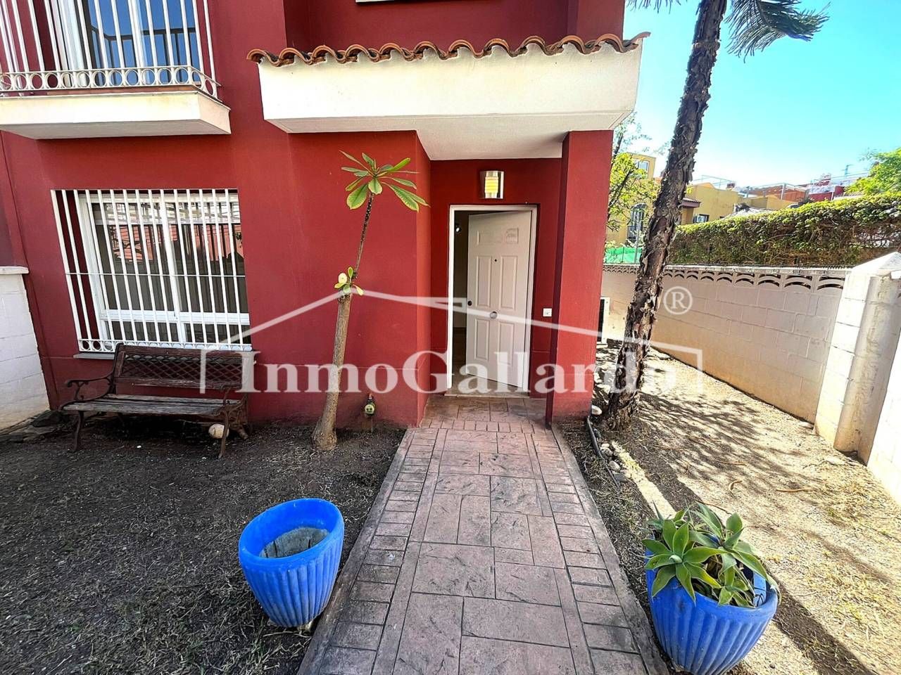 Vista exterior de Casa adosada en venda en Vélez-Málaga amb Aire condicionat, Calefacció i Jardí privat