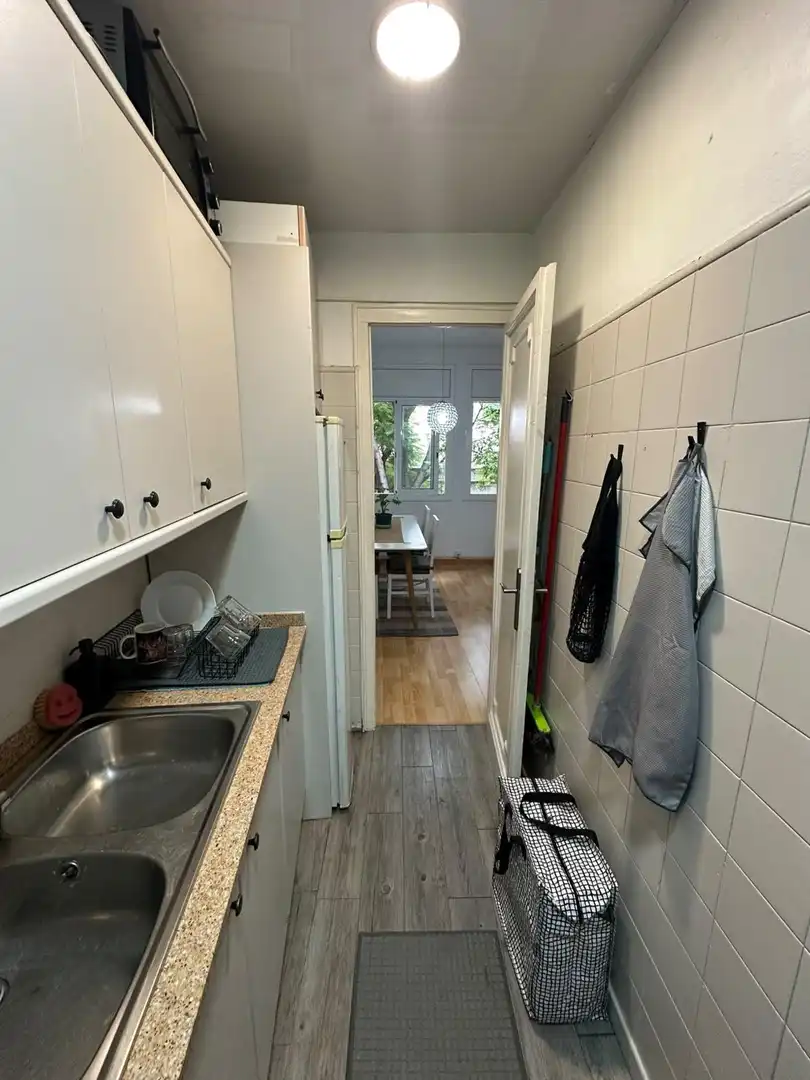 Cuina de Apartament en venda en Barcelona amb Parquet, Traster i Moblat