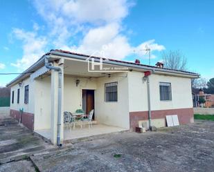 Vista exterior de Casa o xalet en venda en Espinosa de Henares amb Aire condicionat