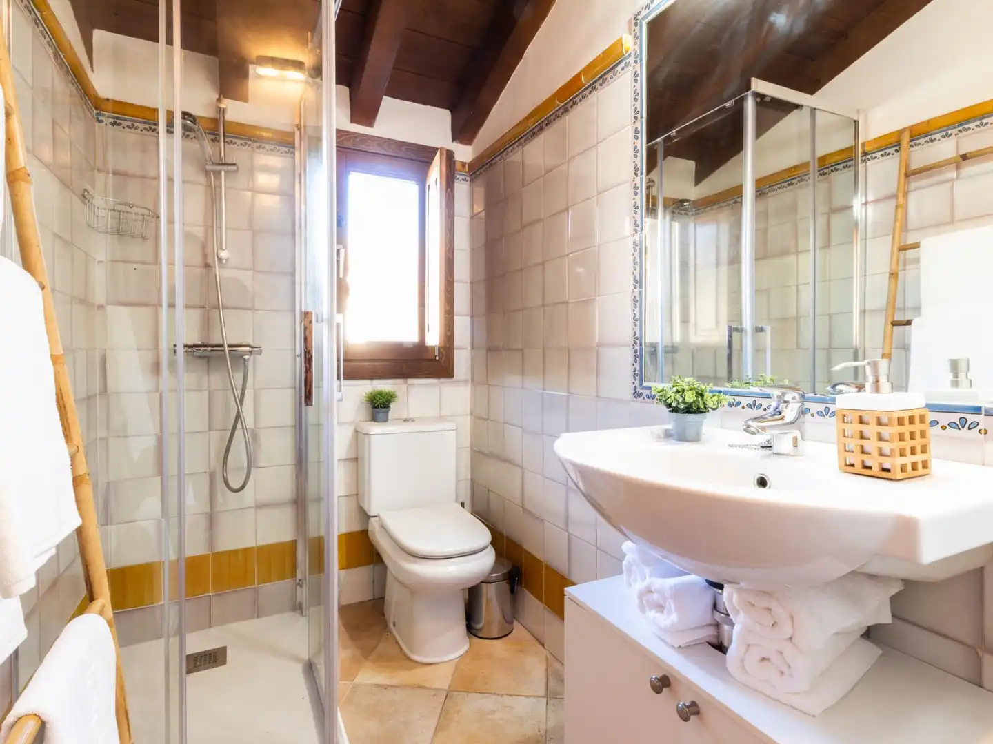 Baño de Ático en venta en Granada con Aire acondicionado, Calefacción y Terraza