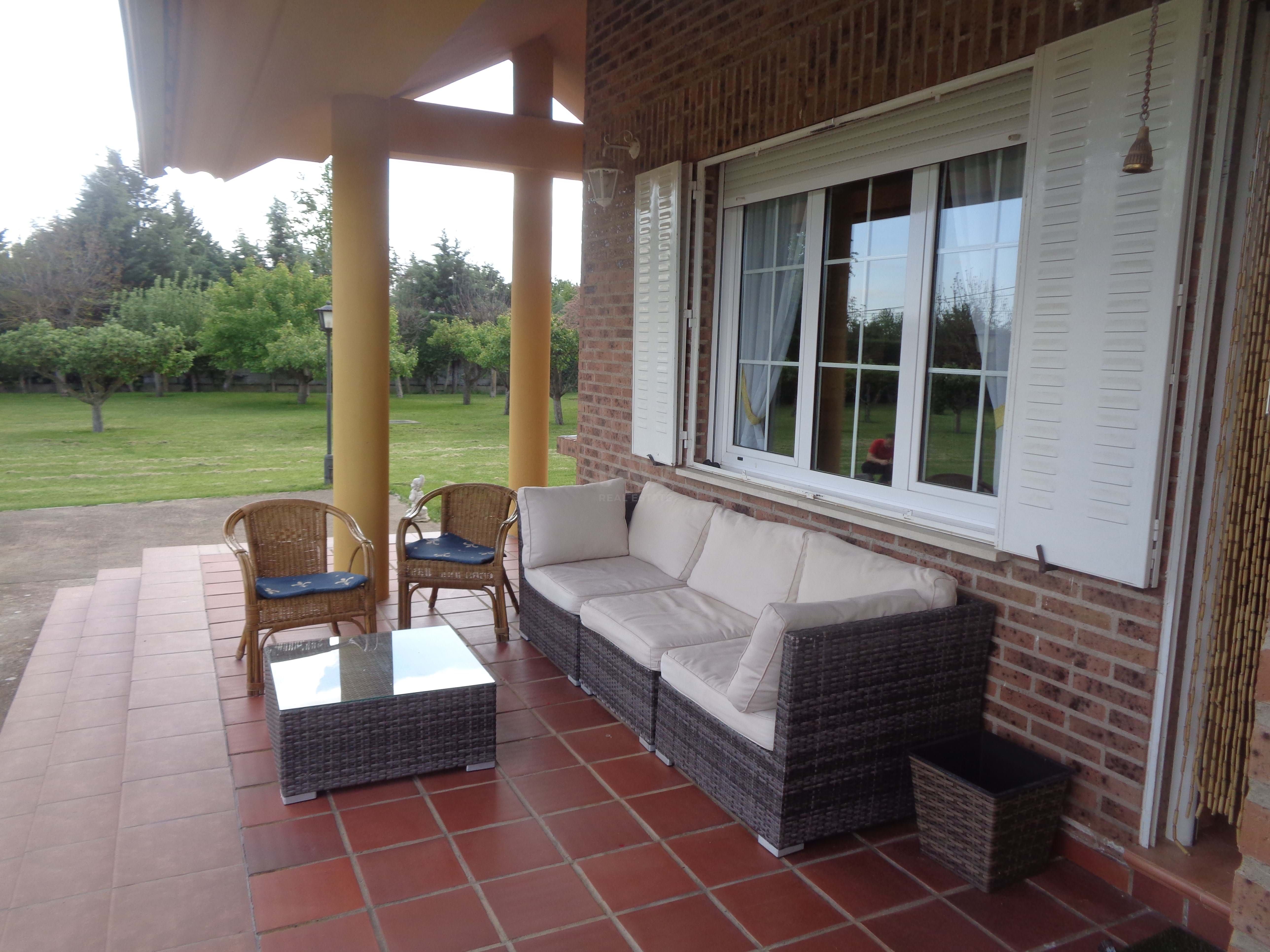 Terrassa de Casa o xalet en venda en Garrafe de Torío amb Calefacció, Terrassa i Piscina